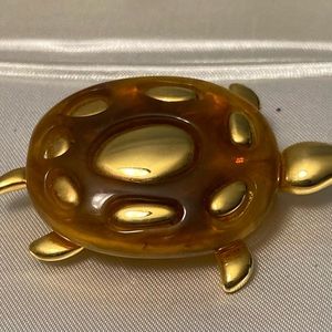 Turtle brooch gold and caramel brown!! Gorgeous
